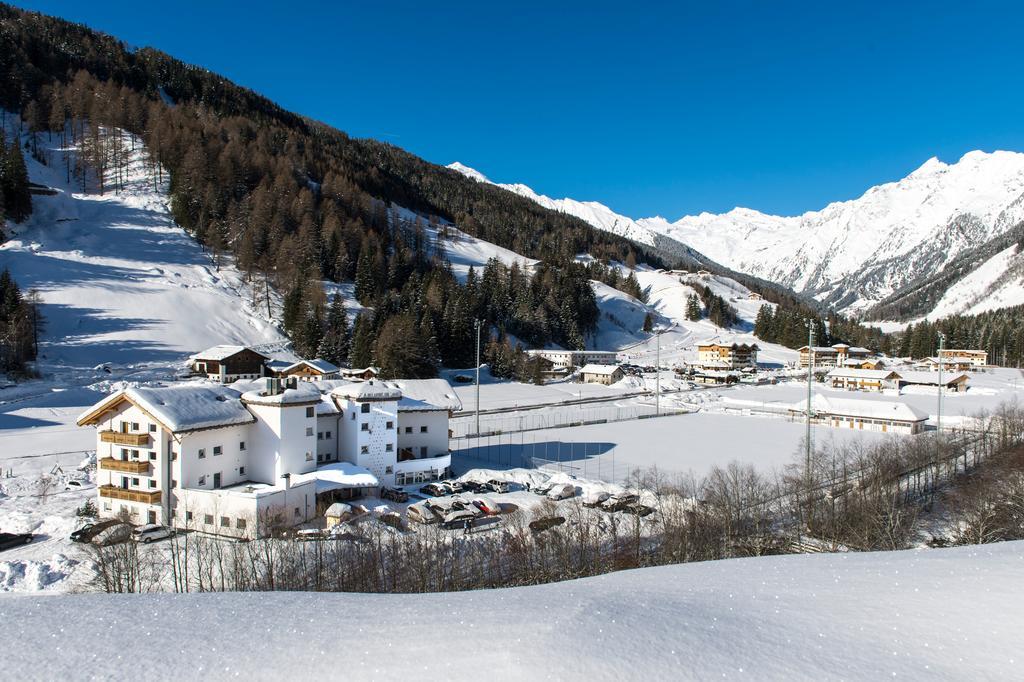 Hotel Alpin コッレ・イザルコ エクステリア 写真